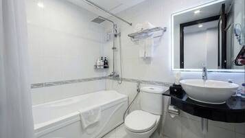 Deluxe Double Room | Bathroom | Shower, free toiletries, hair dryer, bathrobes