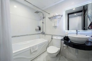 Deluxe Double Room | Bathroom | Shower, free toiletries, hair dryer, bathrobes - A25 Hotel - 28 Tran Quy Cap (Hanoi)