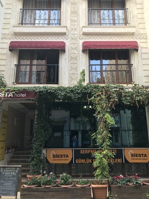 EntrĂ©e de lâhĂ©bergement