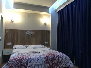 1-1 LUX AILE ODASI | Literie de qualité, minibar, coffre-fort, fer et planche à repasser