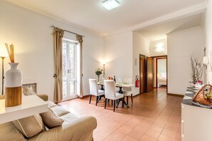 Apartment, 3 Schlafzimmer | Wohnbereich