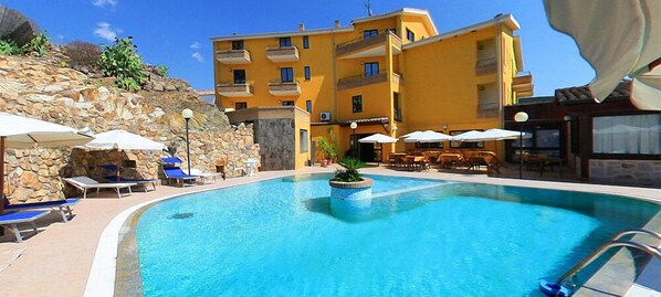 Seasonal outdoor pool