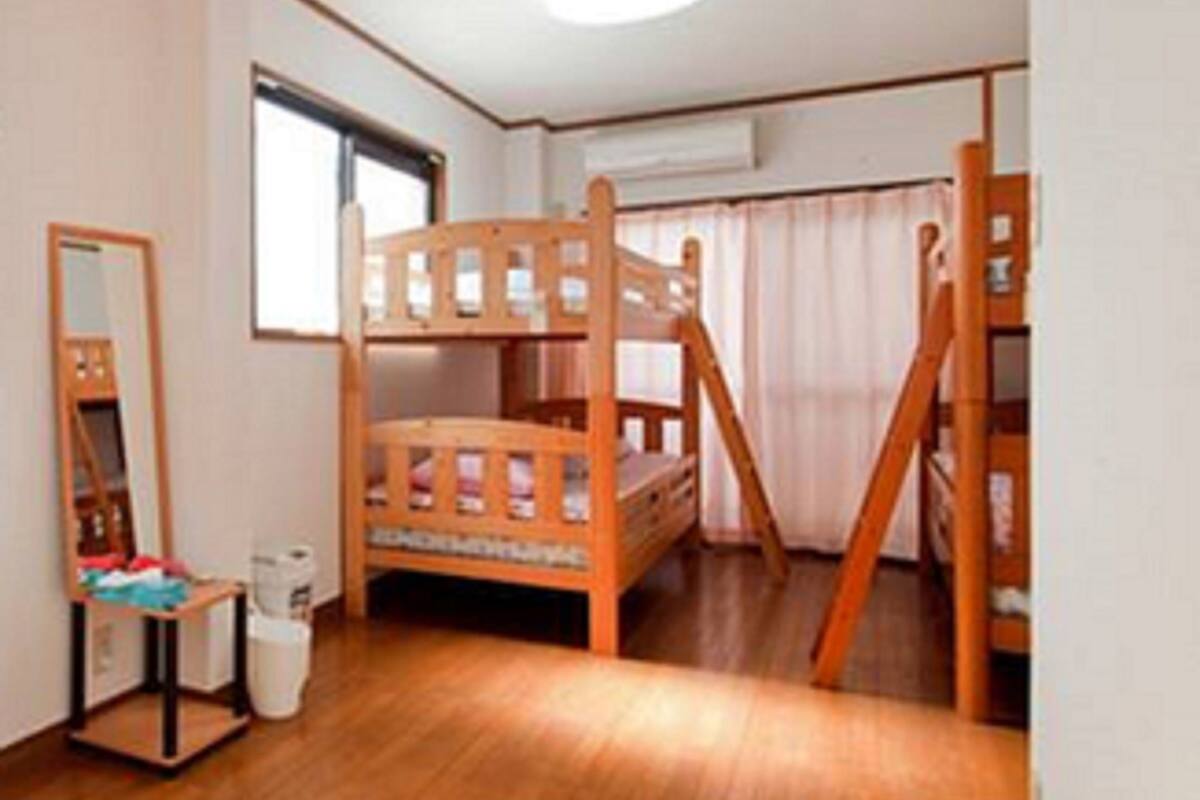 In-room safe, WiFi (free)