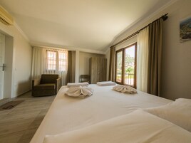 Quarto casal ou duplo standard | Ferros/tábuas de passar roupa, Wi-Fi de cortesia