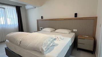 Standard Double Room | Minibar, iron/ironing board, free WiFi, bed sheets