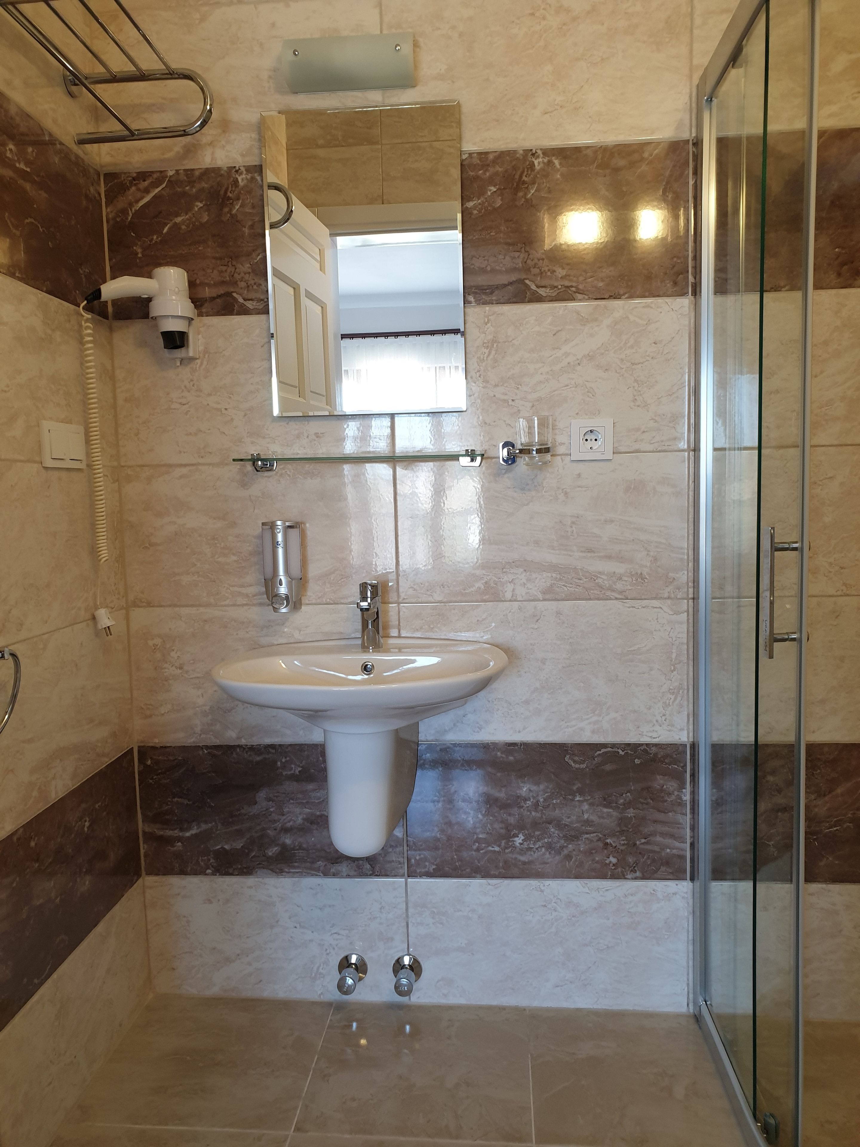 standard double or twin room | 1 bedroom, iron/ironing board, free wifi