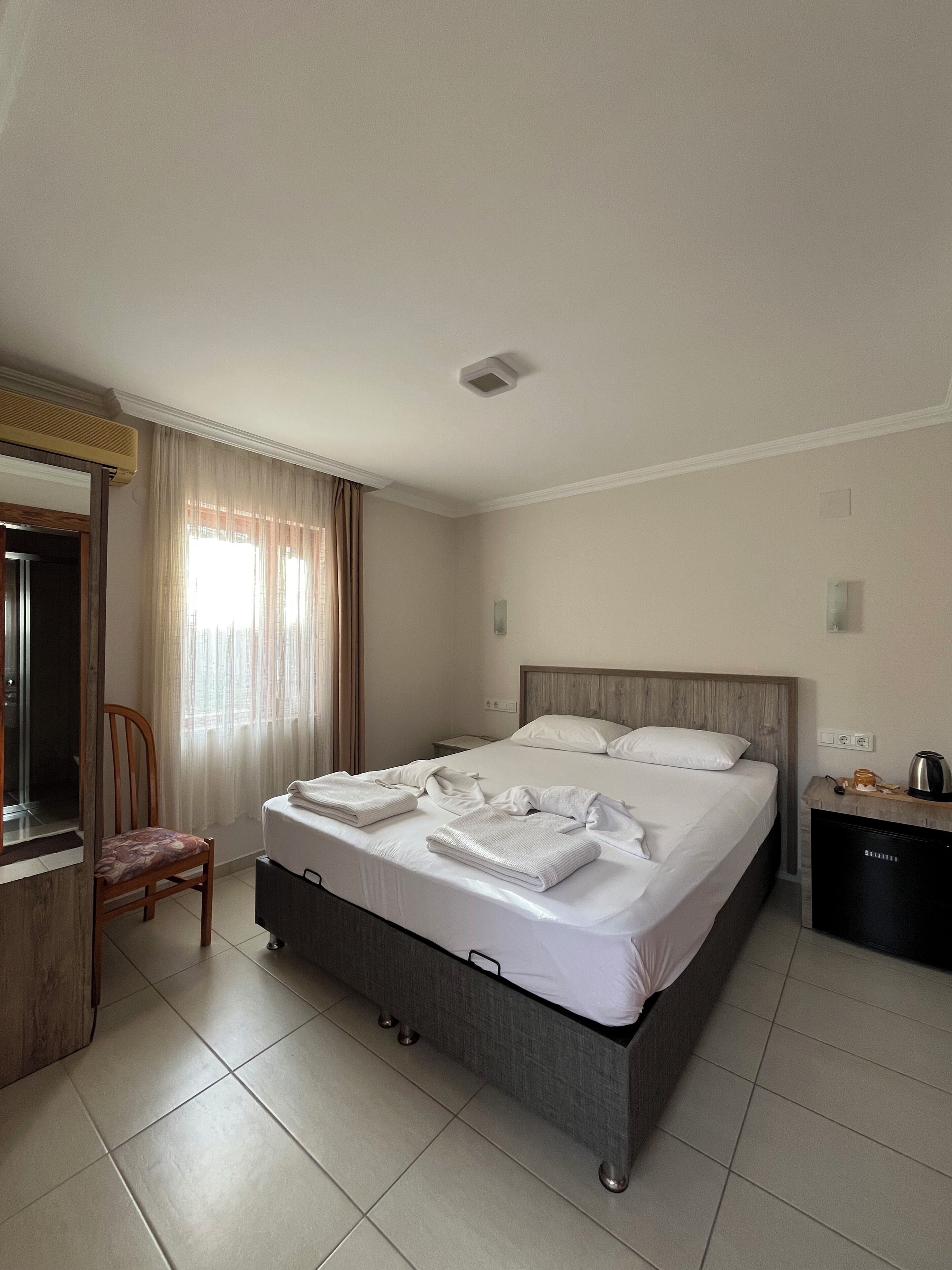 Economy Double Room | Minibar, iron/ironing board, free WiFi, bed sheets