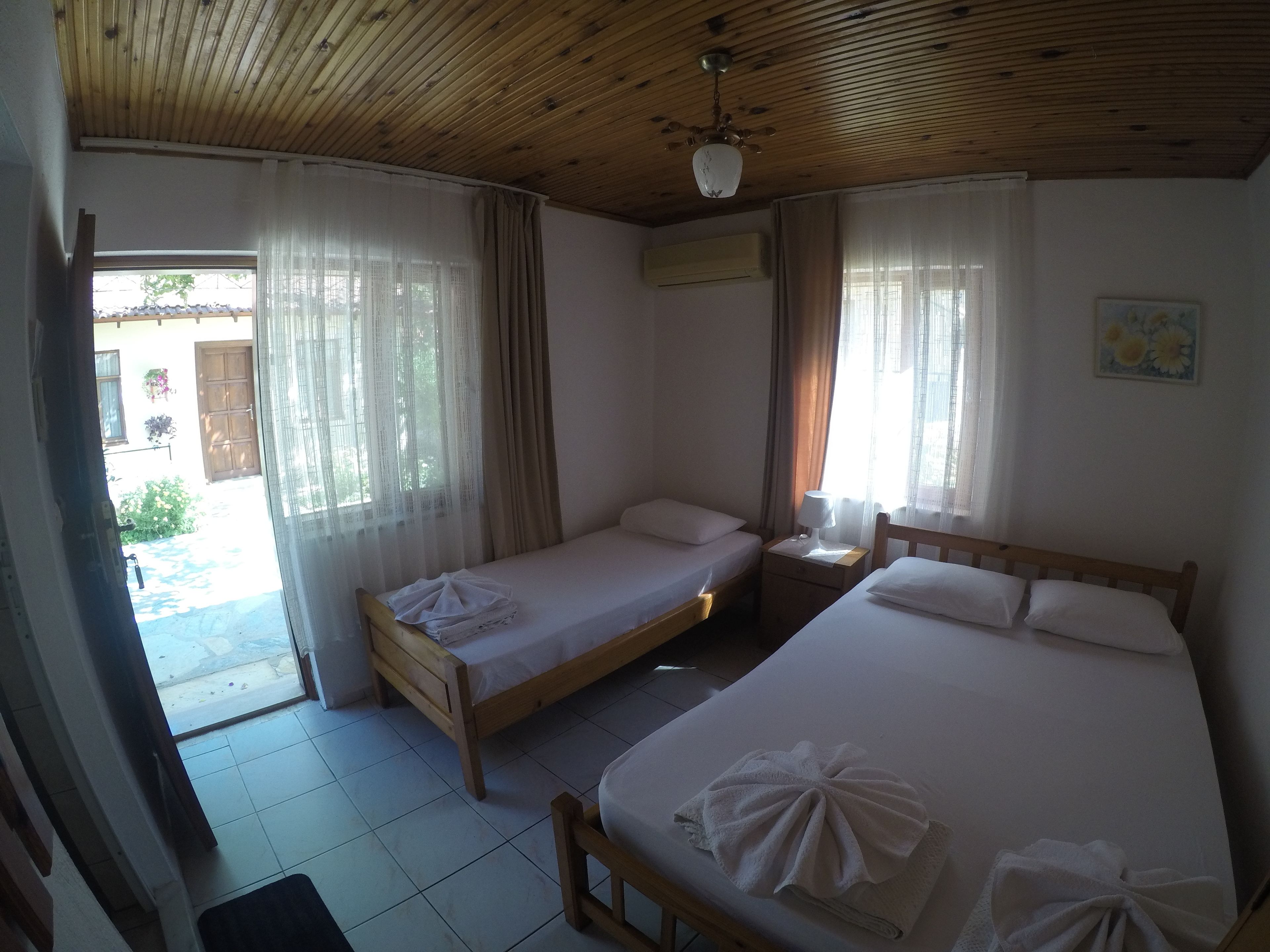 standard triple room | 1 bedroom, iron/ironing board, free wifi