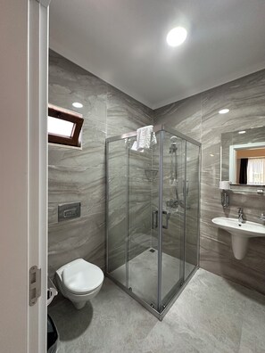 Standard Double Room | Bathroom | Shower, hair dryer, towels, shampoo - Midas Pension (Ortaca)