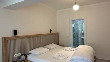 Standard-Doppelzimmer | Minibar, Bügeleisen/Bügelbrett, kostenloses WLAN, Bettwäsche