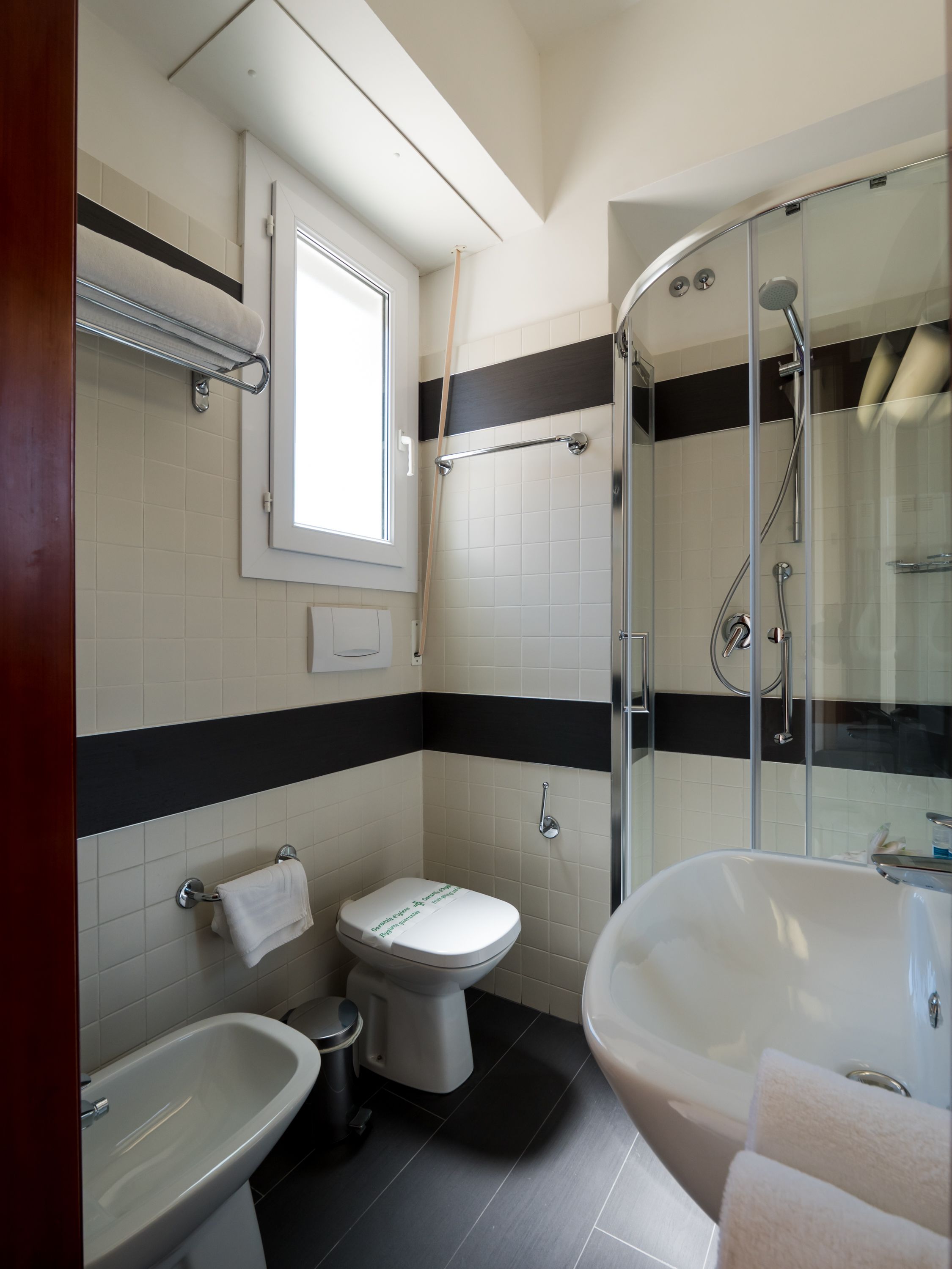 standard double room, balcony (free beach access) | bathroom | shower, free toiletries, hair dryer, bidet