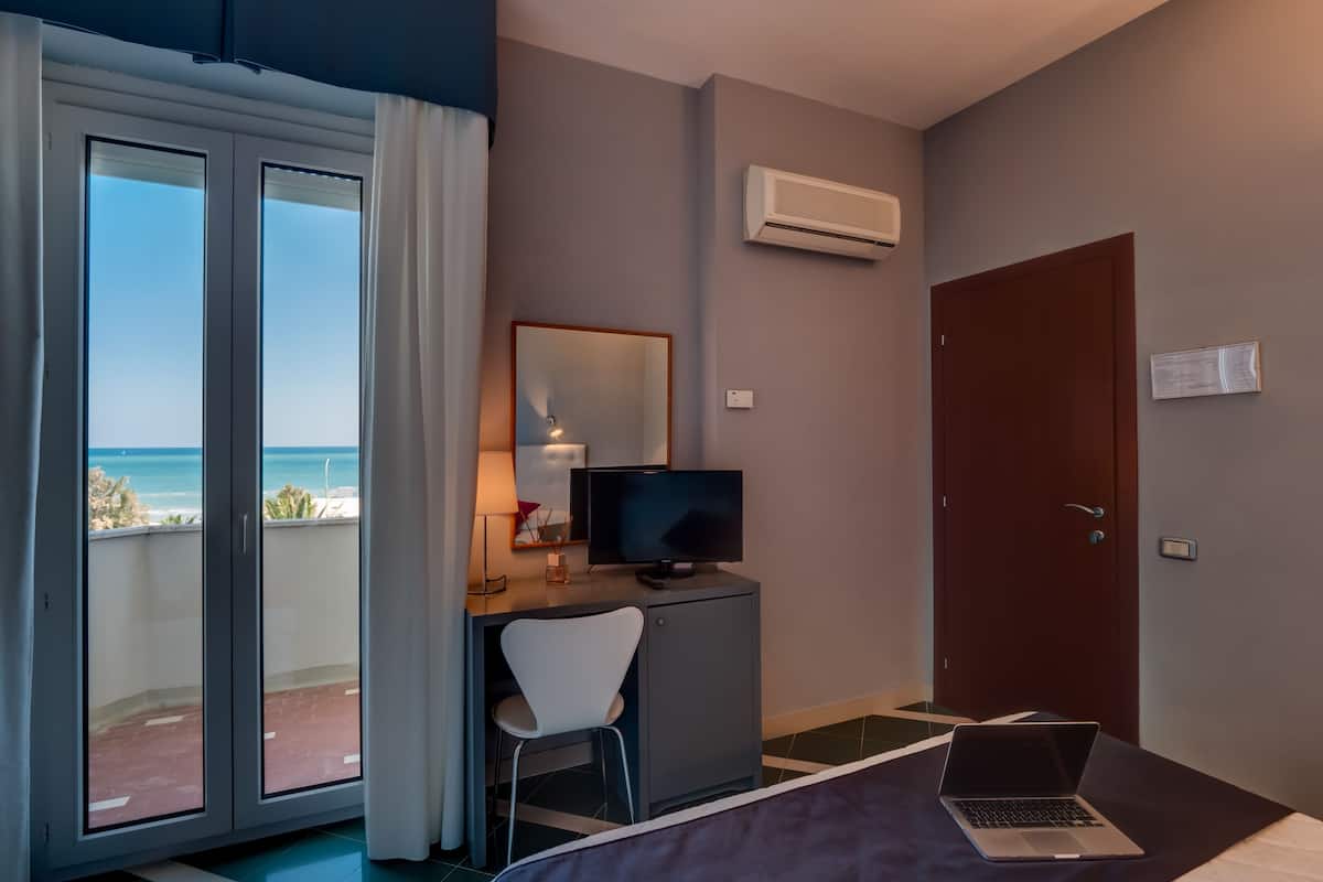 minibar, in-room safe, desk, soundproofing