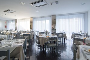 Breakfast, lunch, dinner served; Mediterranean cuisine