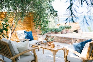 Grand Deluxe Room with Jacuzzi & Private Garden  | Terras