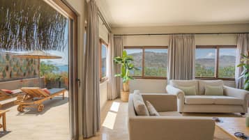 Superior Suite, Sea View | 1 bedroom, minibar, in-room safe, desk