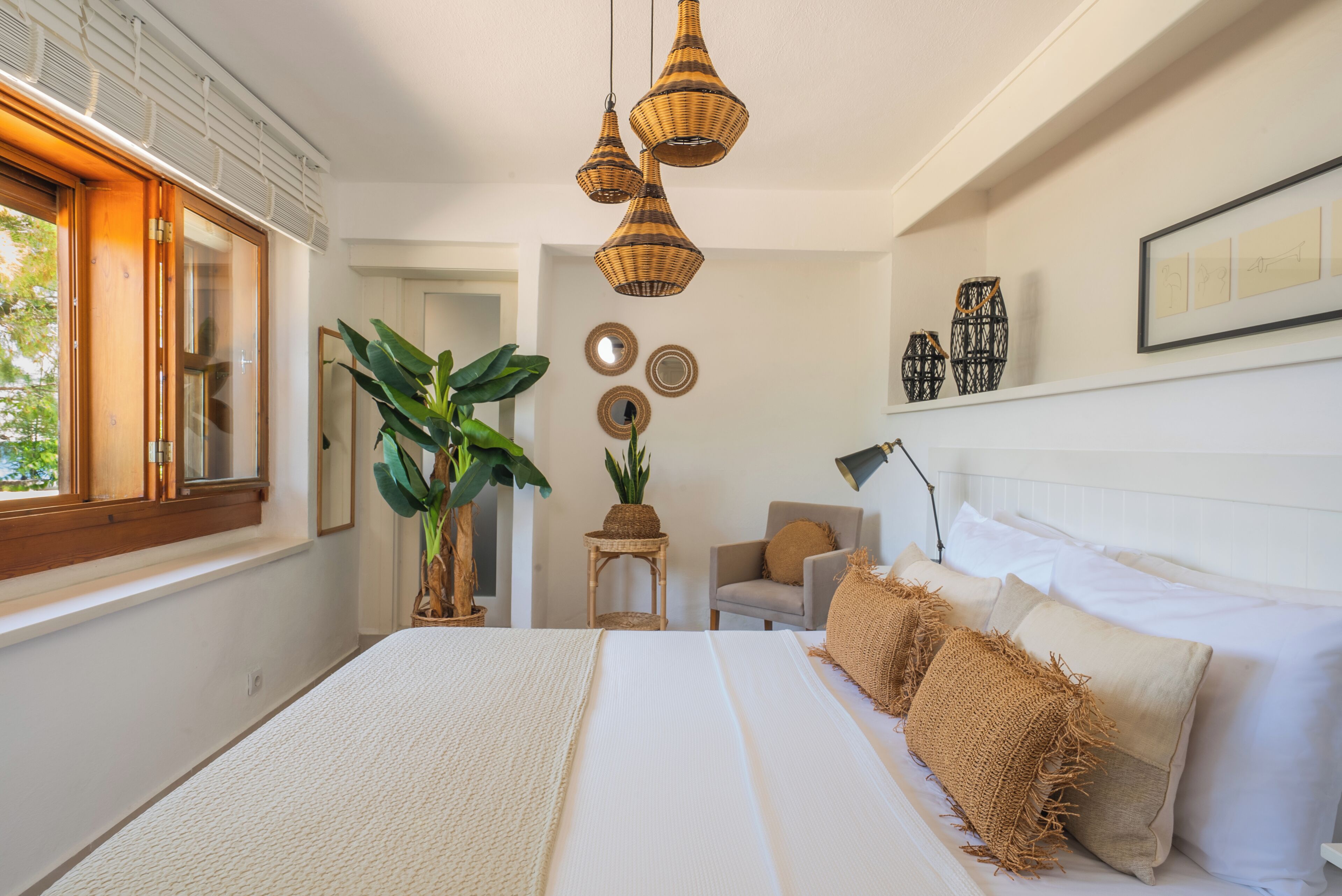 Double Room, Sea View | 1 bedroom, minibar, in-room safe, desk