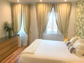 Estudio (2D) | Sábanas de algodón egipcio, ropa de cama de alta calidad, escritorio