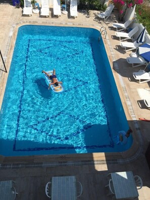 Seasonal outdoor pool, pool umbrellas, pool loungers - Tavilogullari Villa Apart (Ortaca)