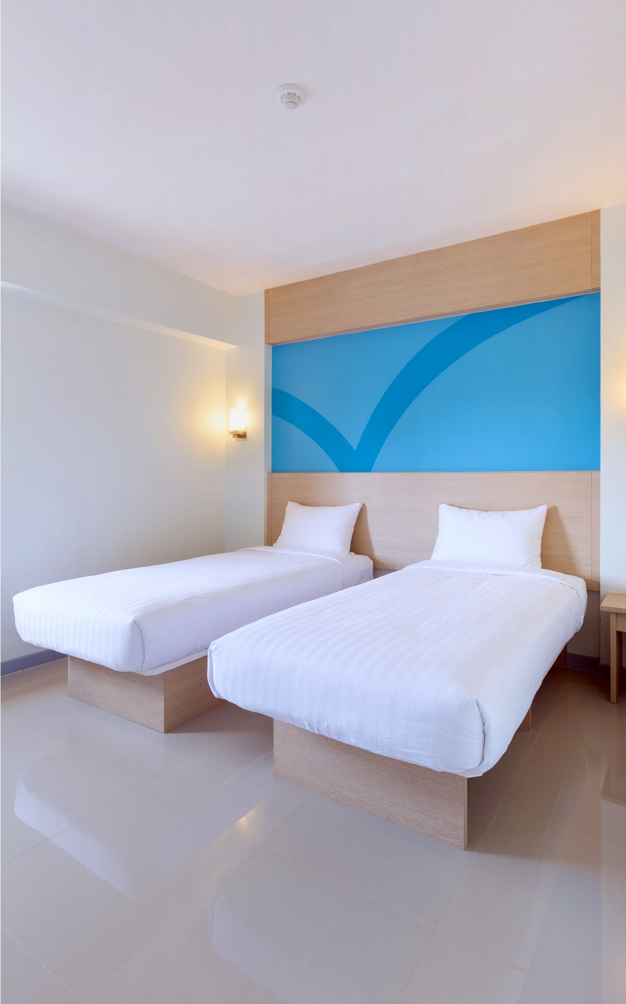 standard twin room | down duvets, in-room safe, desk, laptop workspace