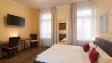 Kahden hengen huone, 1 parisänky, keittotila | Allergiatestatut vuodevaatteet, minibaari, työpöytä, äänieristys