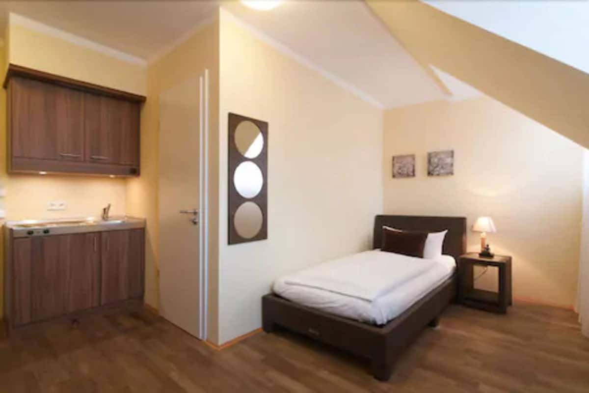 Chambre Simple, 1 lit une place, coin cuisine | Literie hypoallergénique, minibar, bureau, chambres insonorisées