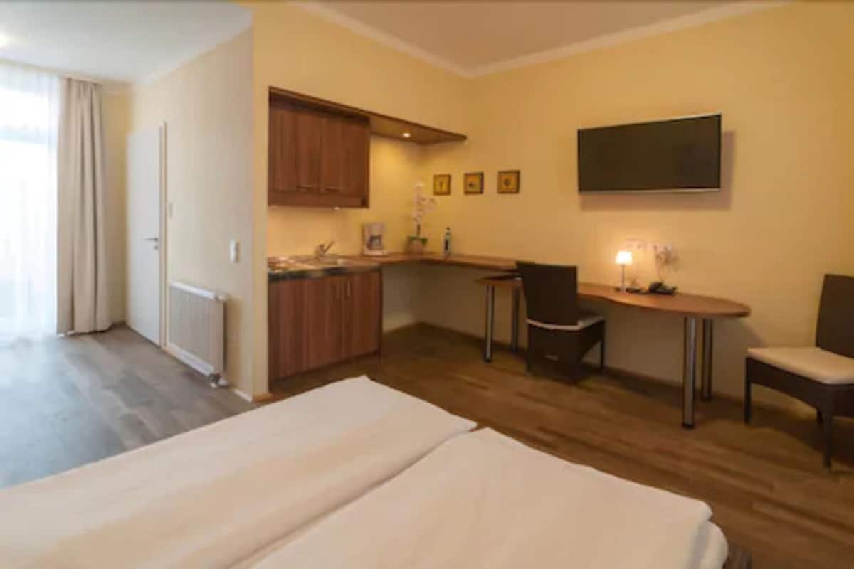 Chambre Double, 1 lit double, coin cuisine | Literie hypoallergénique, minibar, bureau, chambres insonorisées