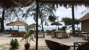 Interior entrance - Ananas Beach Bungalows (Sihanoukville)