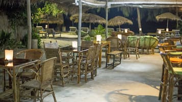 Couples’ dining
