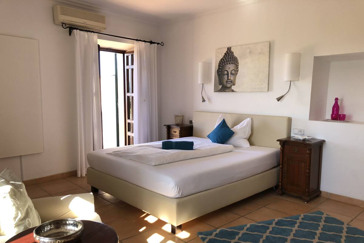 Double Room, Terrace | Minibar, in-room safe, desk, iron/ironing board