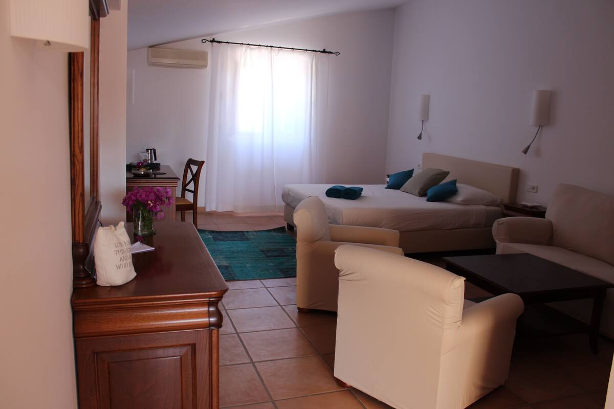 Superior Double Room, 1 Bedroom, Terrace | Minibar, in-room safe, desk, iron/ironing board