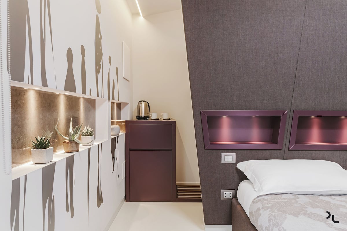 Habitación doble Deluxe (Deluxe  Double Room 277) | Minibar, caja de seguridad en la habitación y escritorio 
