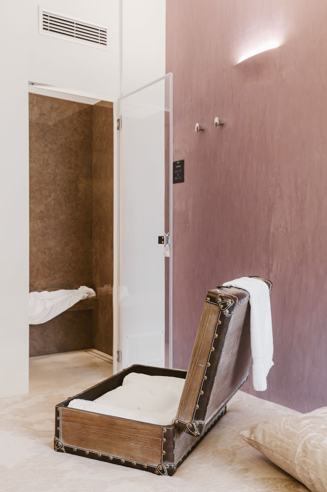 The Monaco White by null