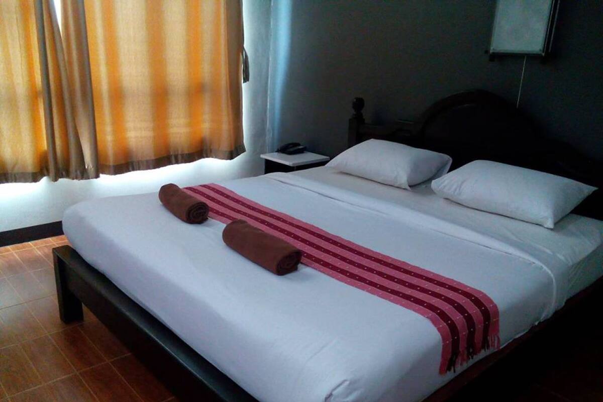 Deluxe Double Room | Minibar, rollaway beds (surcharge), WiFi (free)