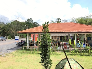 Property grounds - Ban Suan Kru Kob (Pak Phli)
