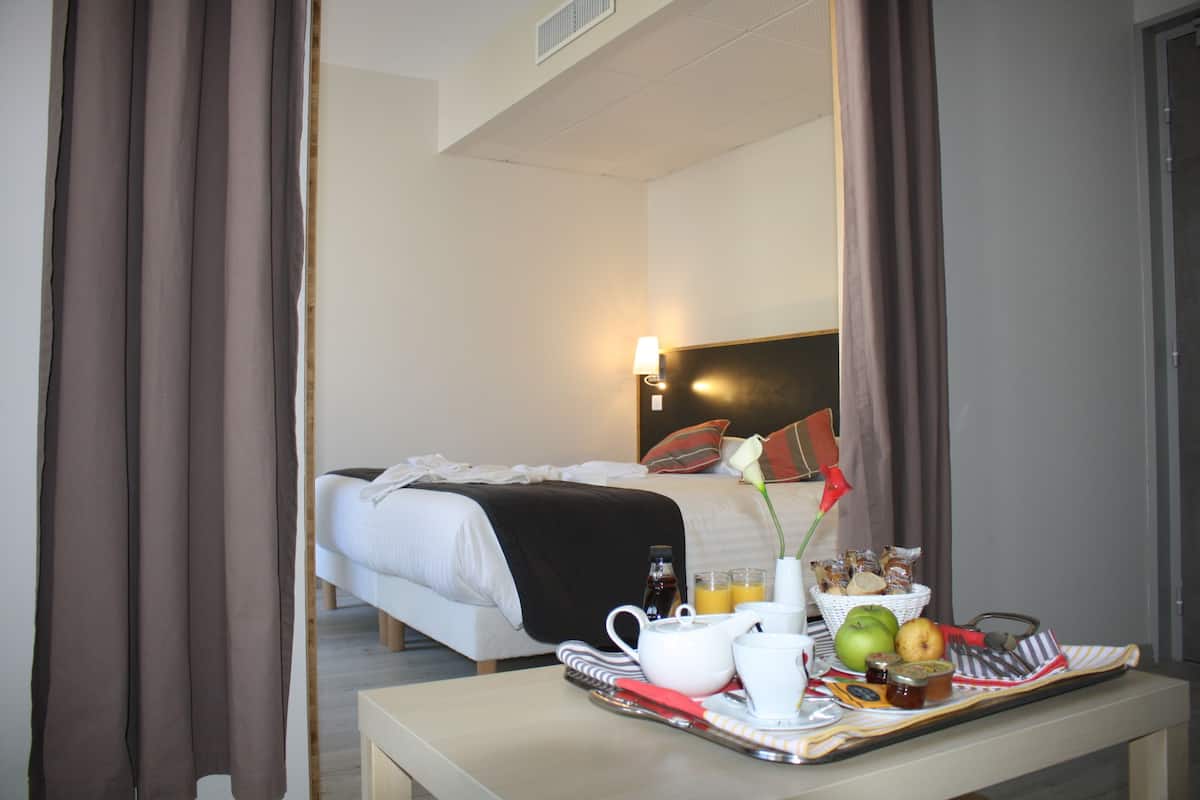 Junior Suite, 1 Queen Bed with Sofa bed | Premium bedding, in-room safe, desk, soundproofing