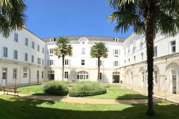 Khuôn viên nơi lưu trú