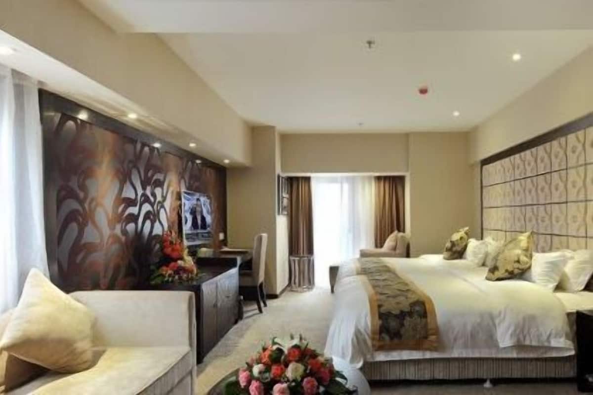 Kamar Bisnis | Brankas, meja kerja, tirai kedap cahaya, dan Wi-Fi gratis
