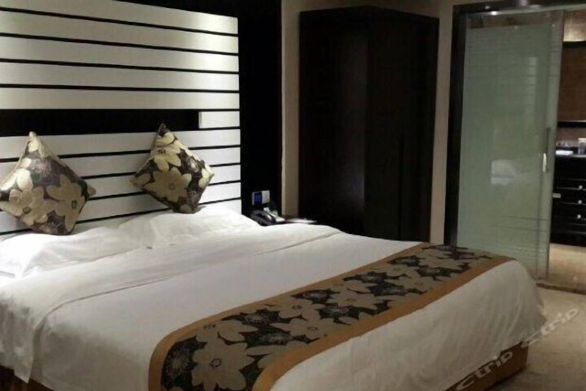 Standard Double Room | In-room safe, desk, blackout curtains, free WiFi
