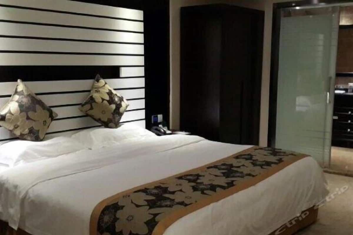 Kamar Double Standar | Brankas, meja kerja, tirai kedap cahaya, dan Wi-Fi gratis