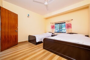 Phòng đôi hoặc 2 giường đơn Tiêu chuẩn | Két bảo mật tại phòng, phòng cách âm, bàn ủi/dụng cụ ủi quần áo 