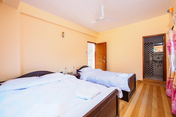 In-room safe, soundproofing, iron/ironing board, free WiFi