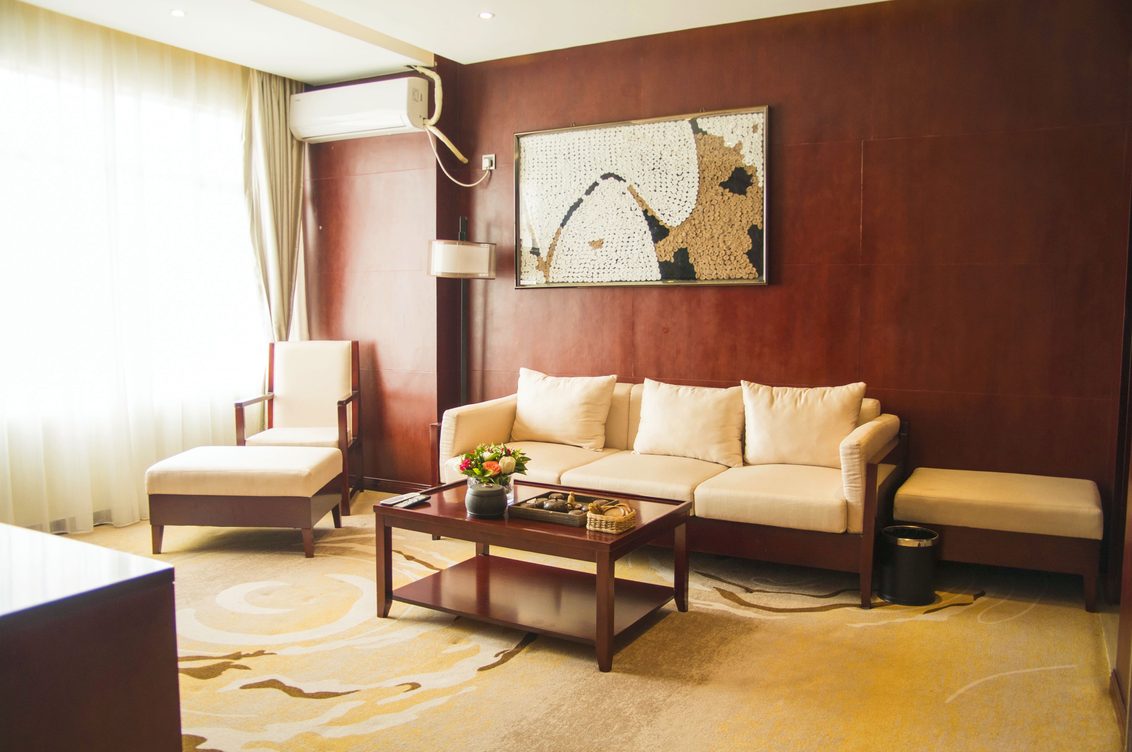 executive suite | premium bedding, minibar, in-room safe, blackout curtains