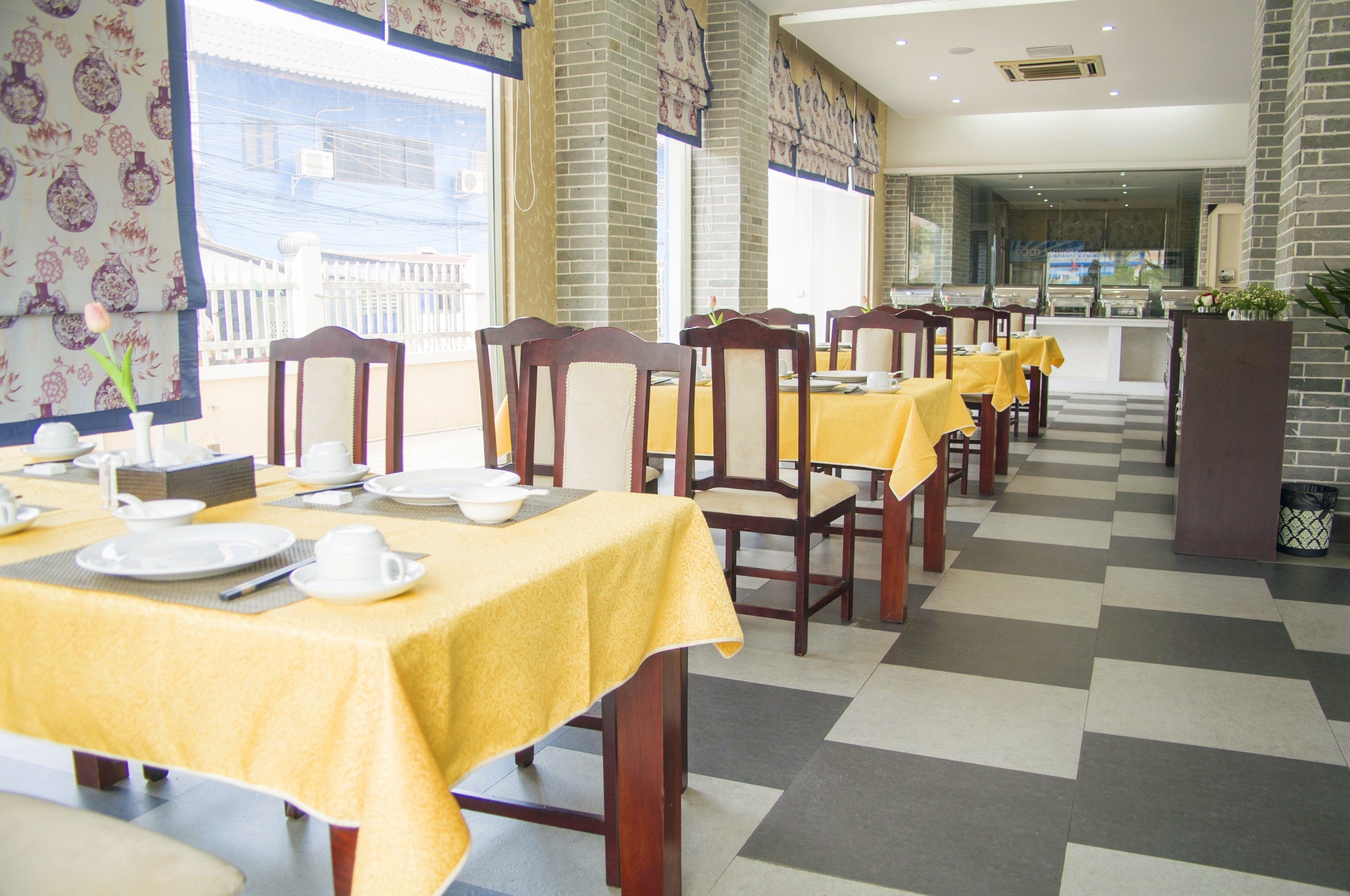 breakfast, lunch, dinner served; chinese cuisine