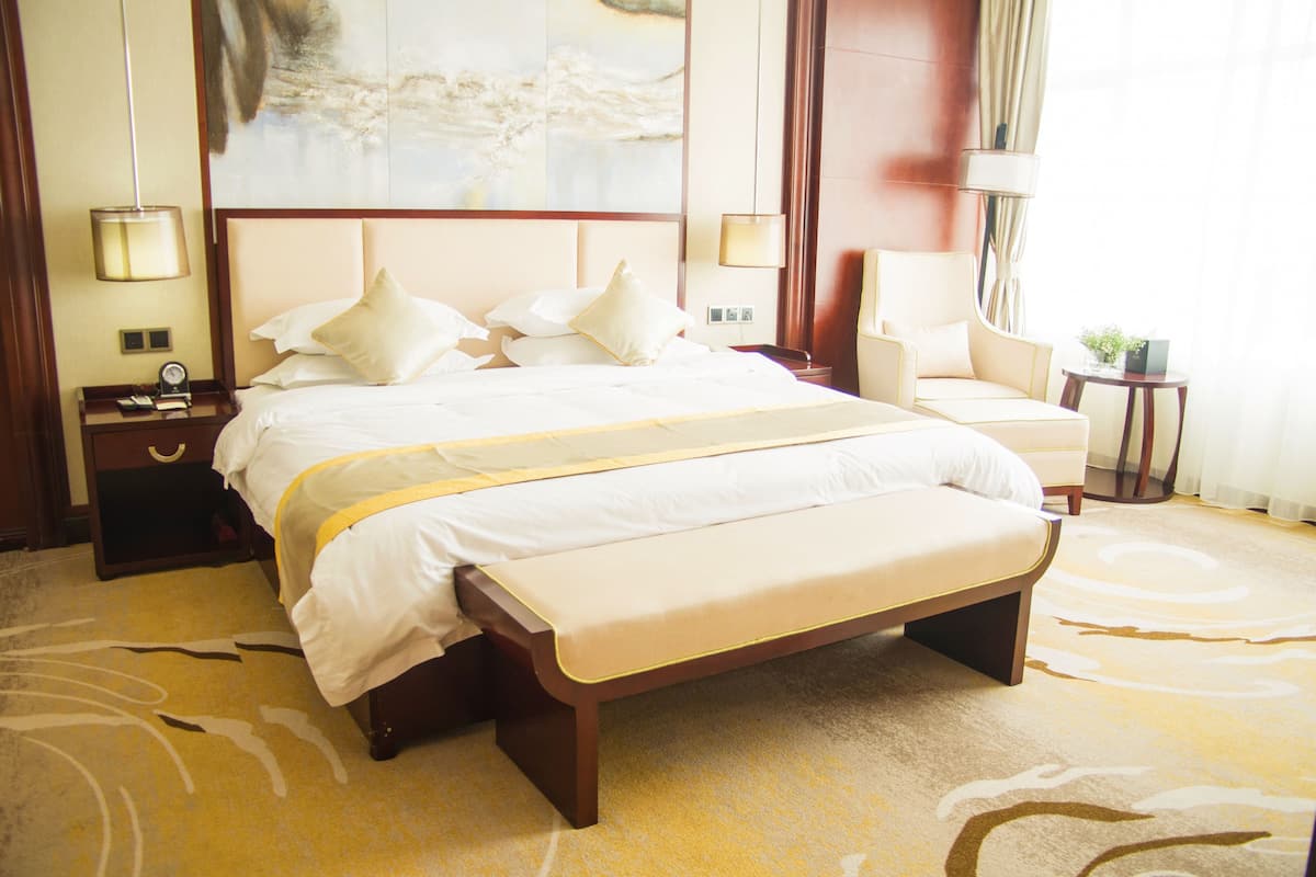 Executive Suite | 1 bedroom, premium bedding, minibar, in-room safe