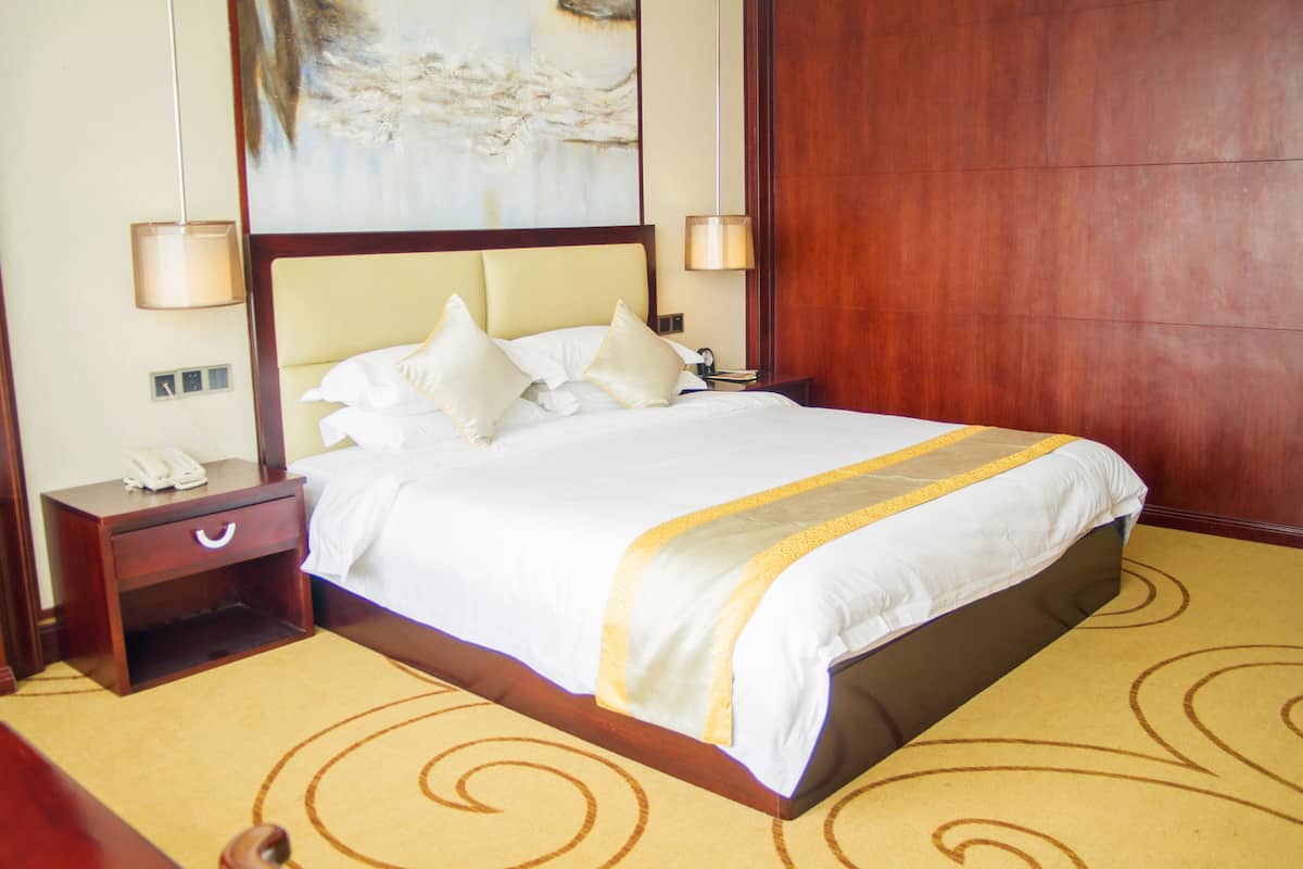 1 bedroom, premium bedding, minibar, in-room safe