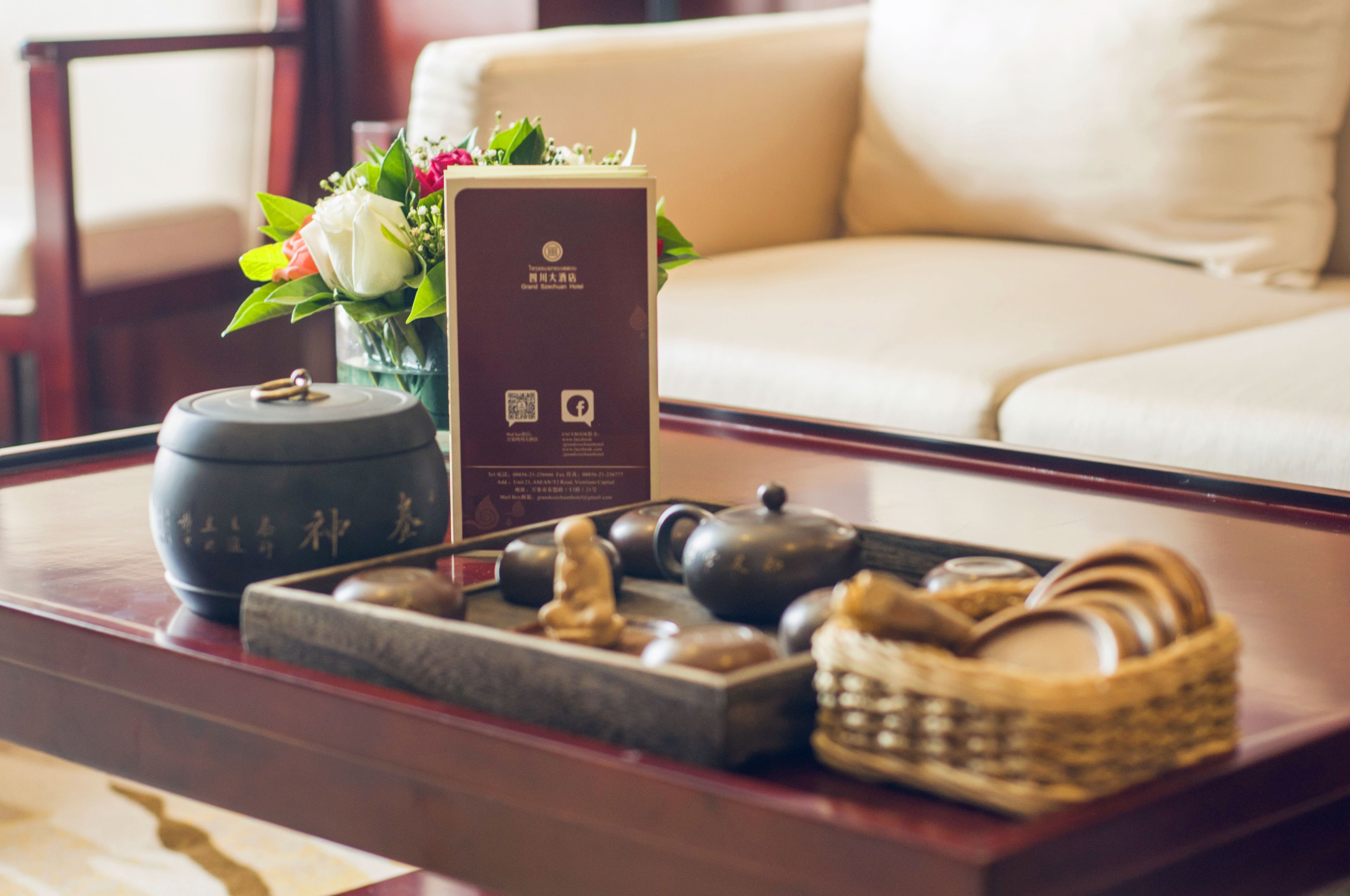 executive suite | living area | 32-inch flat-screen tv with cable channels, tv