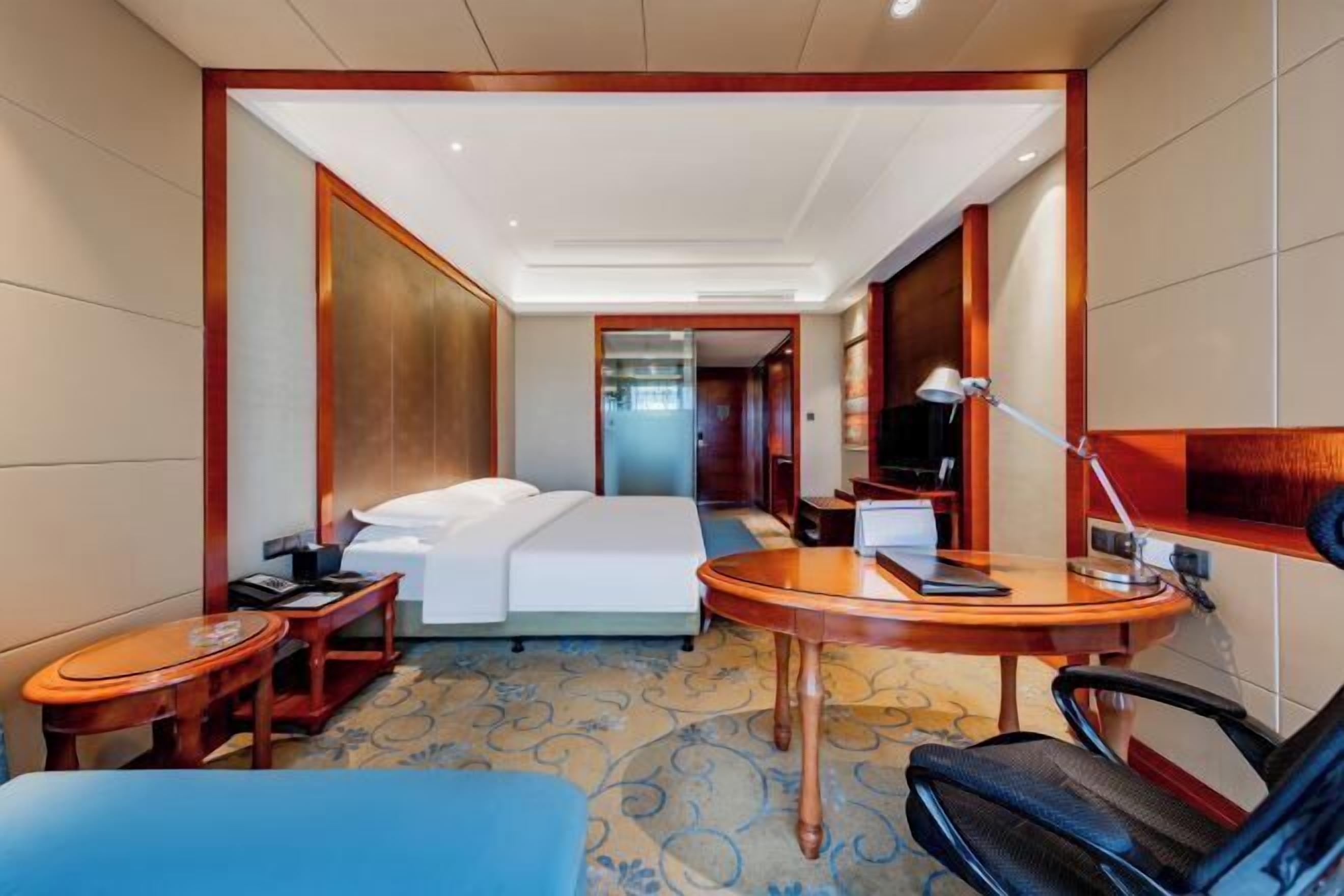 Premium bedding, minibar, in-room safe, desk