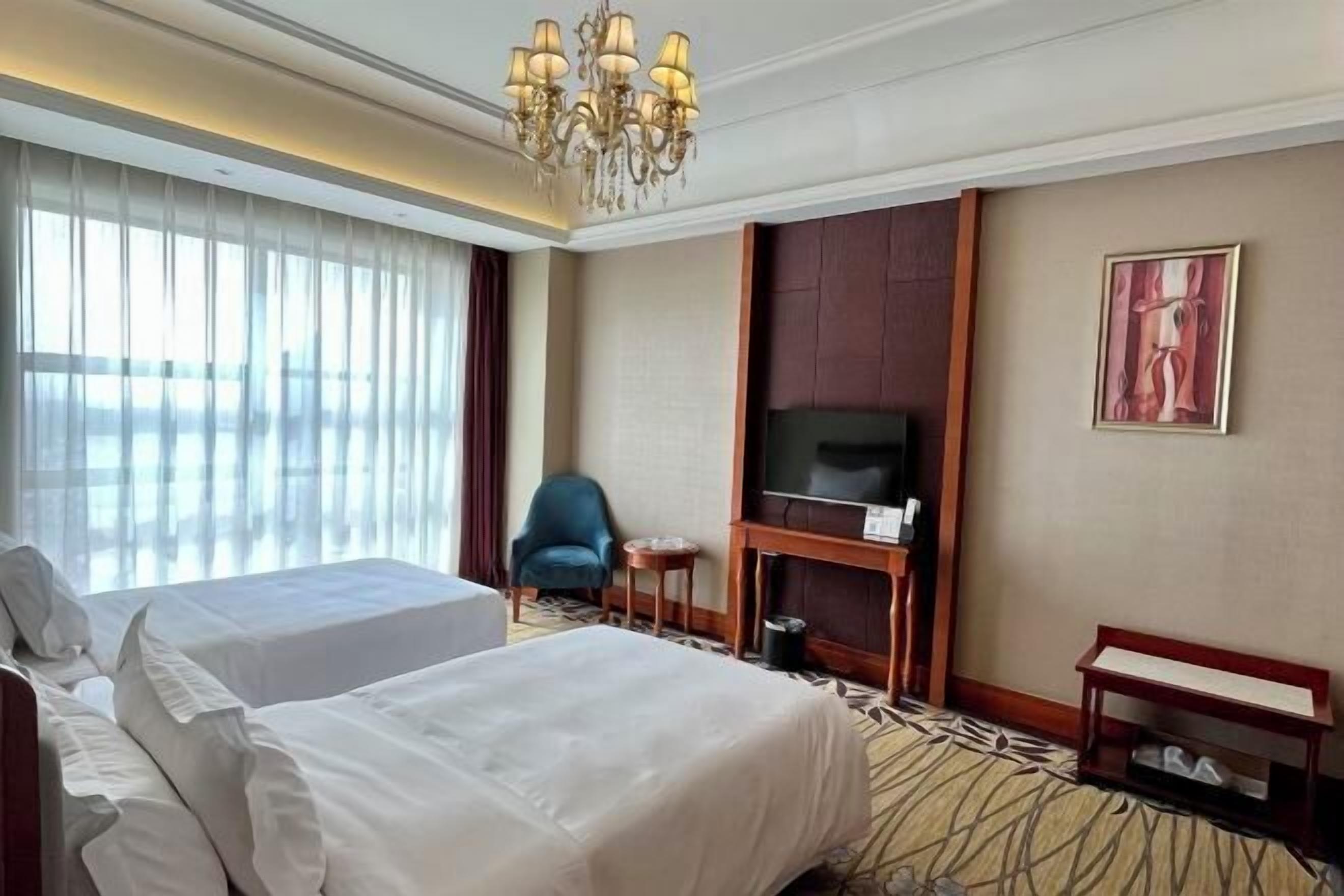 Premium bedding, minibar, in-room safe, desk