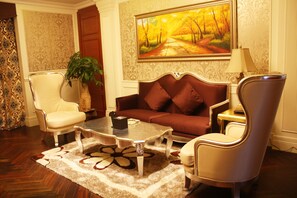 Presidential Suite | Living area | LCD TV - Grand Skylight International Hotel Wuhai (Wuhai)