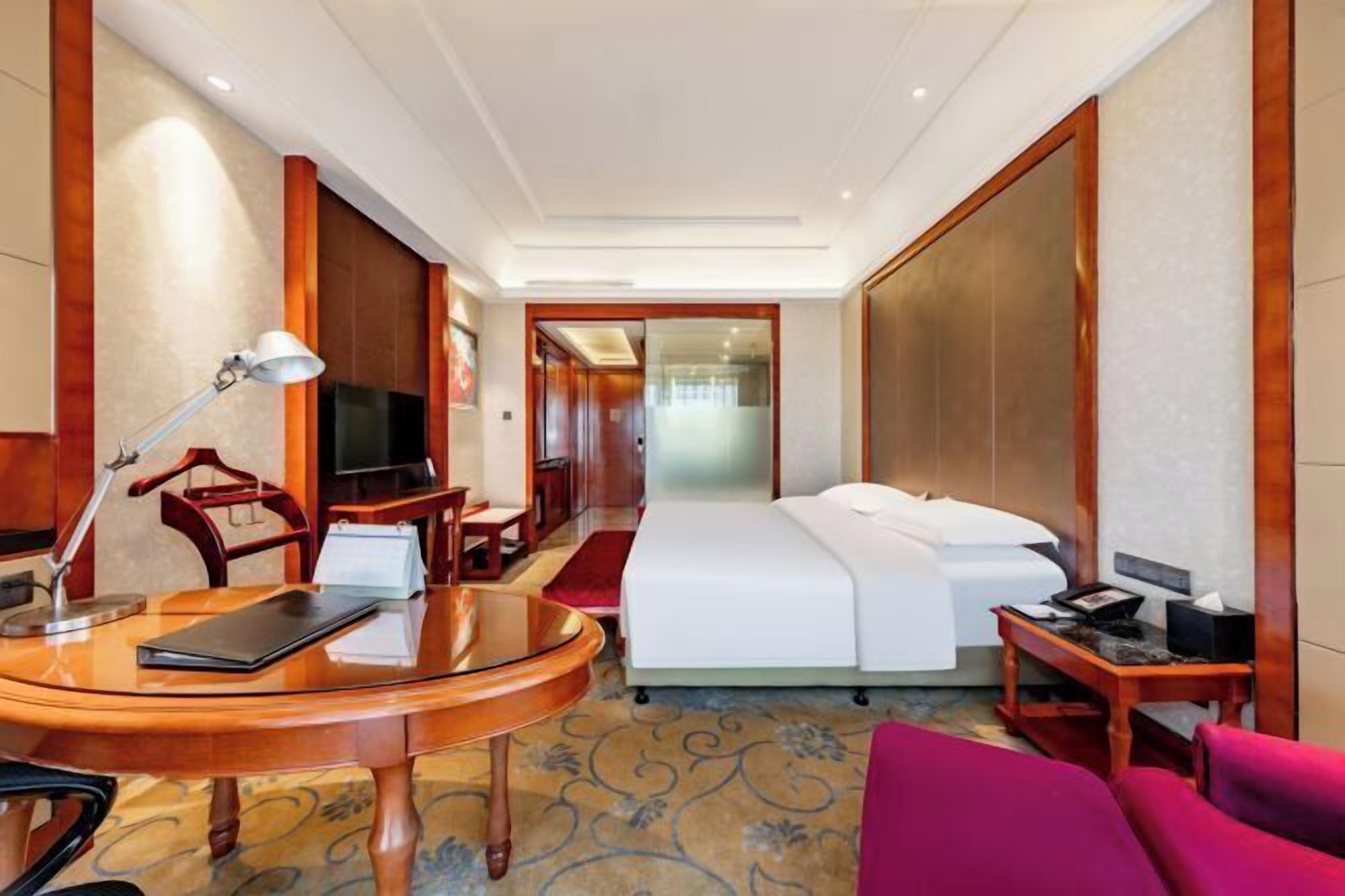 Premium bedding, minibar, in-room safe, desk